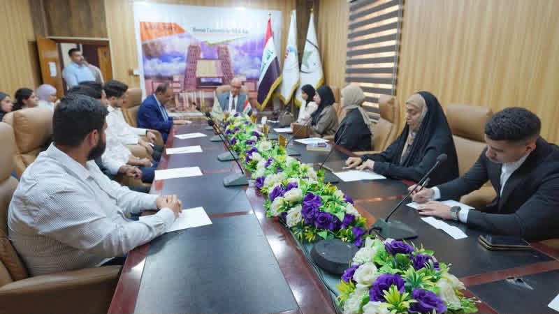 رئيس جامعة البصرة للنفط والغاز يلتقي الطلبة الأوائل في كلية الإدارة الصناعية للنفط والغاز - 1