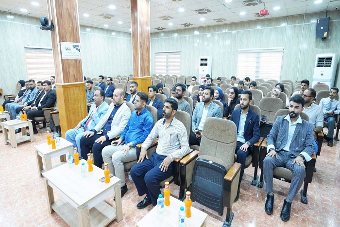 الطلبةّ يُكرّمون أساتذتهم قبل التوديع - 1