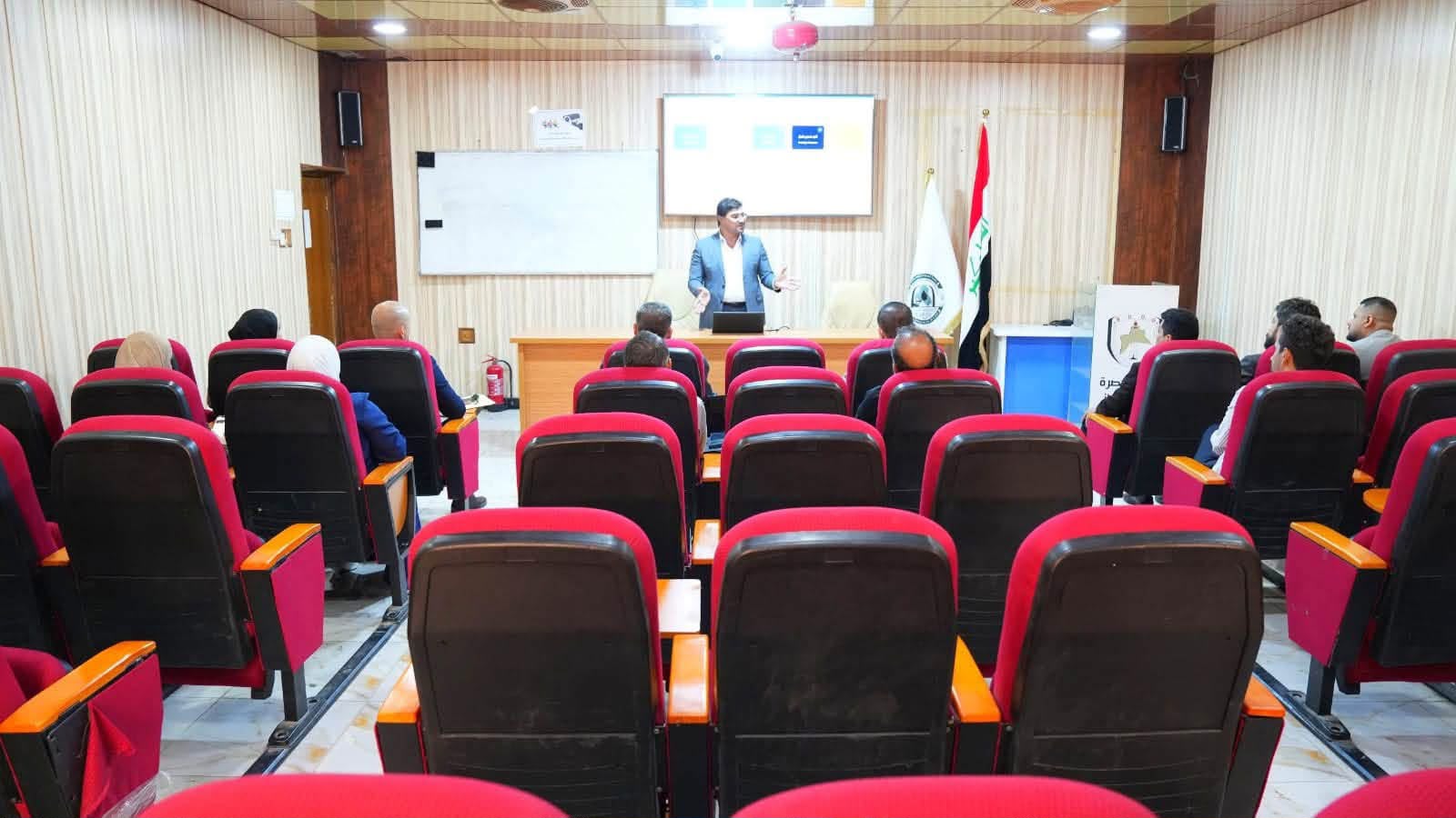 رئيس "قسم إدارة وتسويق النفط والغاز" يحاضر في دورة علمية - 1